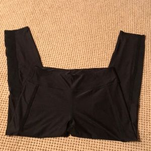 Black leggings with lower leg mes sides
